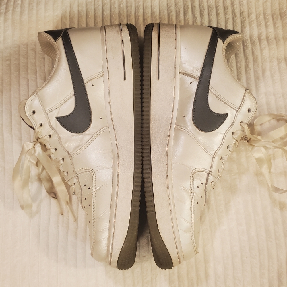 Nike Women's Air Force 1 - White/Metallic Pewter-Perfect Pink - Picture 8 of 16